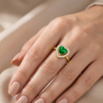 Timeless green gemstone ring - Image 2